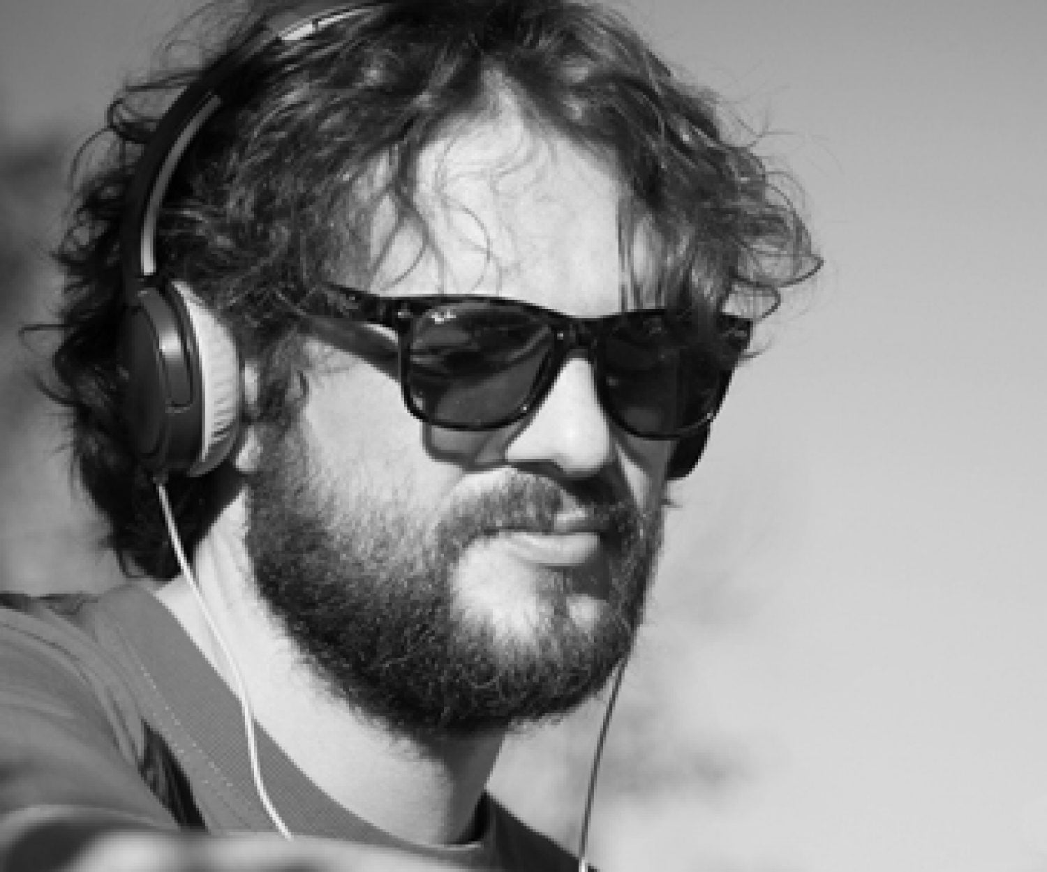 Matias-Calvo. Mix Selector - Realización Audiovisual - Producción Radial - Fotografía.